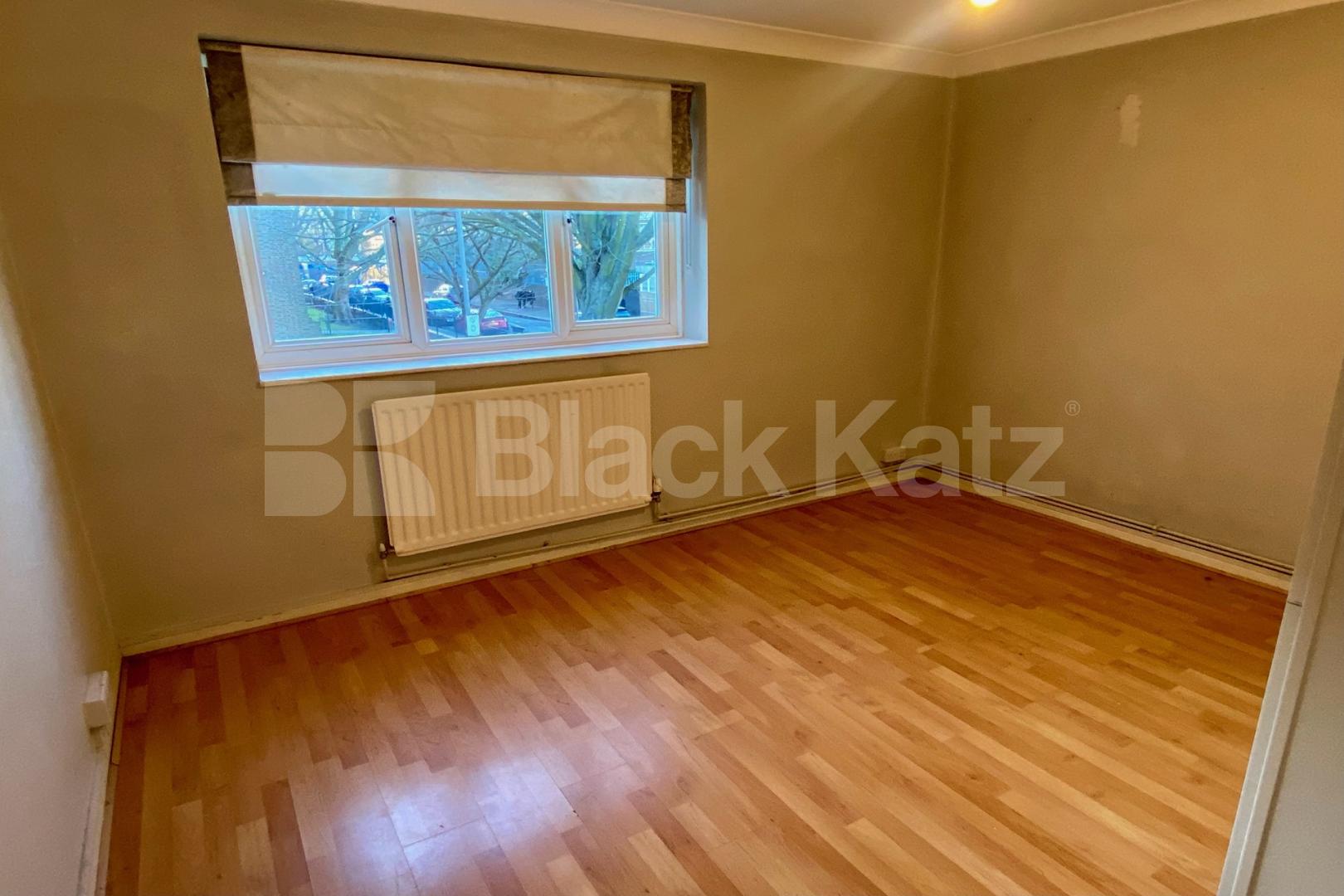 Superbly located & offering 765 Sq. Ft. of living & entertaining space  Dagnall st , Battersea Park